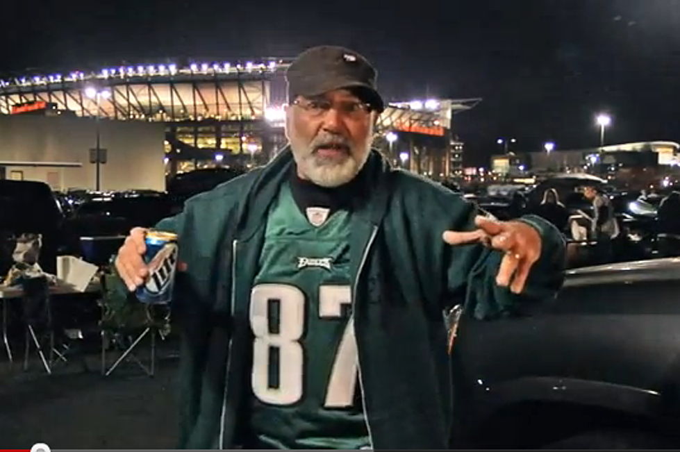Old Dude Raps While Tailgating Before Eagles Game [VIDEO]