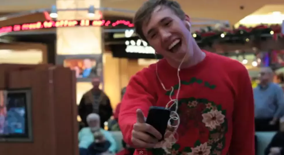 Dancing With An iPod in Public-Christmas Edition [VIDEO]