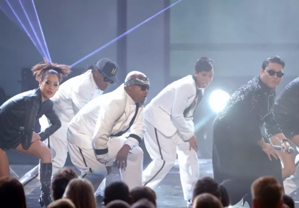 Psy and MC Hammer Collaboration Highlight of the American Music Awards [VIDEO]