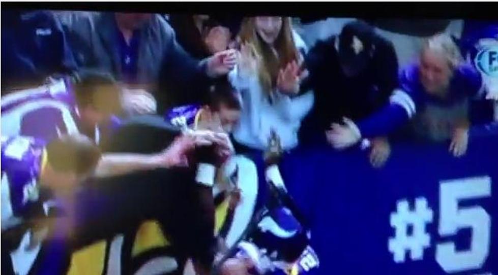 Adrian Peterson Slaps Teen Fan After Touchdown [VIDEO]