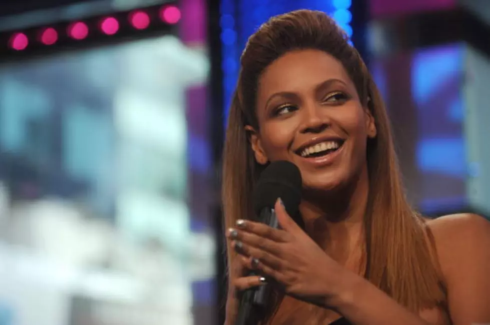 Fan in Copenhagen gets Grabby as Beyonce Walks by Him on Stage [VIDEO]
