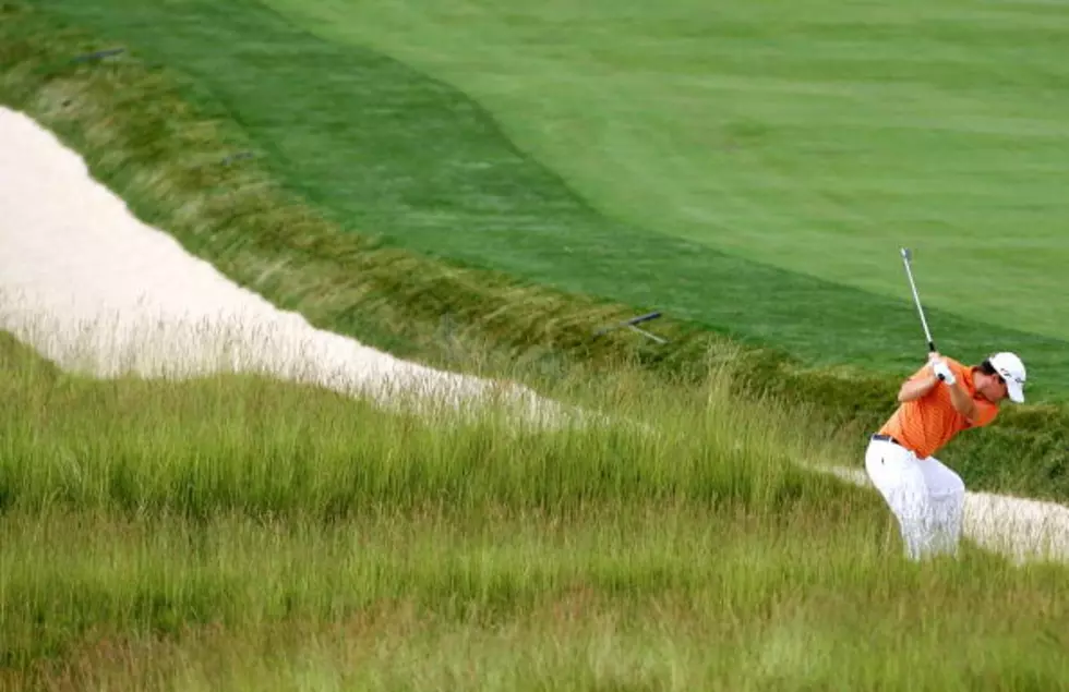 Female Streaker Livens Up the Presidents Cup Golf Tournament [VIDEO] NSFW