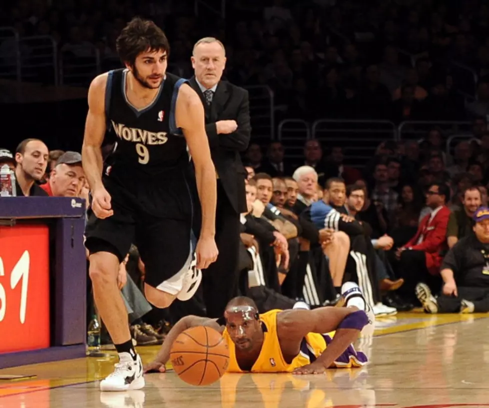 Minnesota Timberwolves Ricky Rubio, Plays Catch With Young Fan [VIDEO]