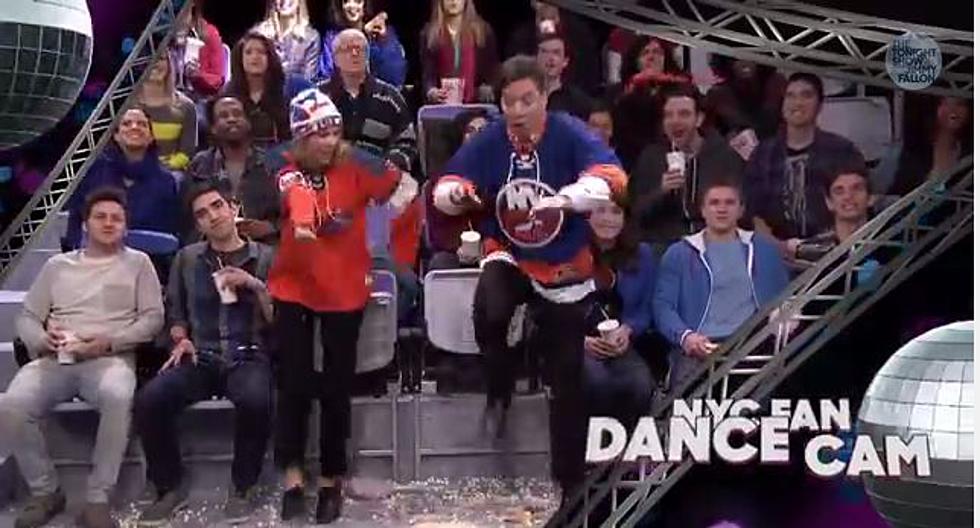 Jimmy Fallon and Taylor Swift Show Off Dance Moves on Jumbotrons [VIDEO]