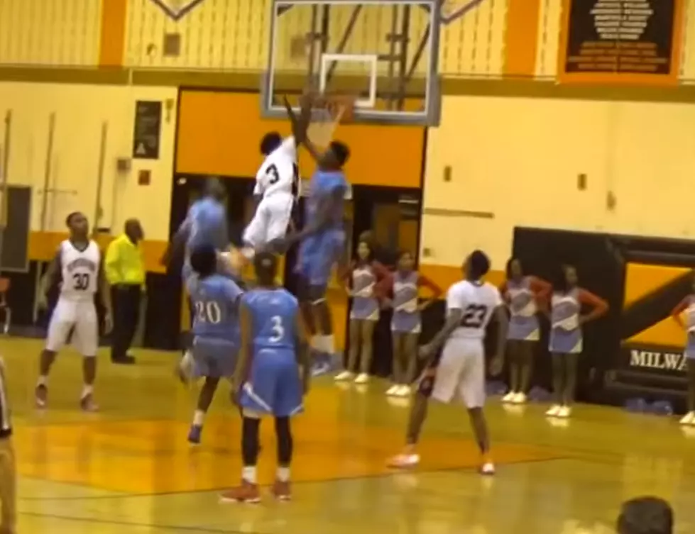 Wisconsin High School Basketball Player Makes Unbelievable Dunk for His Size