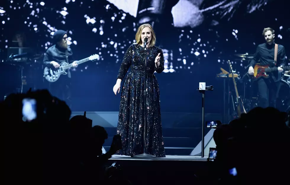 Adele Accidentally Twerks on Stage in London [VIDEO]