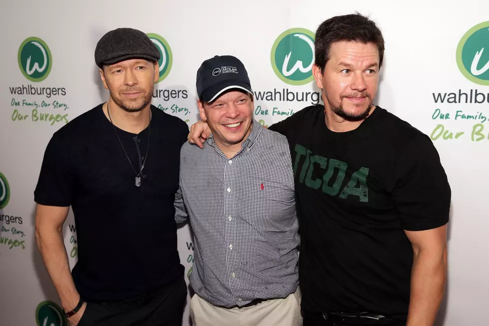 Wahlberg Brothers Trip to Mall of America Covered on ‘Wahlburgers’