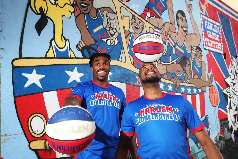 Watch the Harlem Globetrotters Make Trick Shots at Mall of America