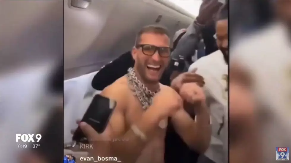 Apparently Kirk Cousins Is Not A Robot After All, Let’s Loose On Plane With Team