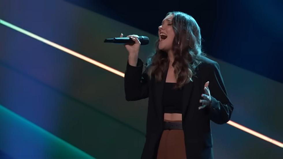 Wisconsin Woman Joins Team Kelly On ‘The Voice’