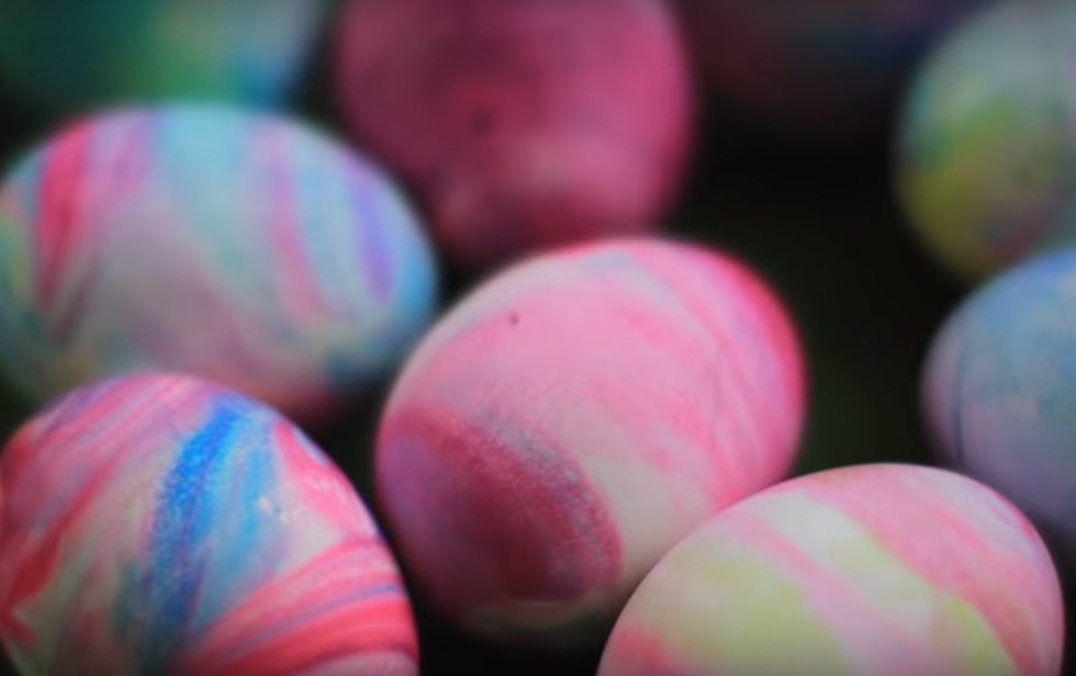 Make Marble Dyed Easter Eggs With Shaving Cream