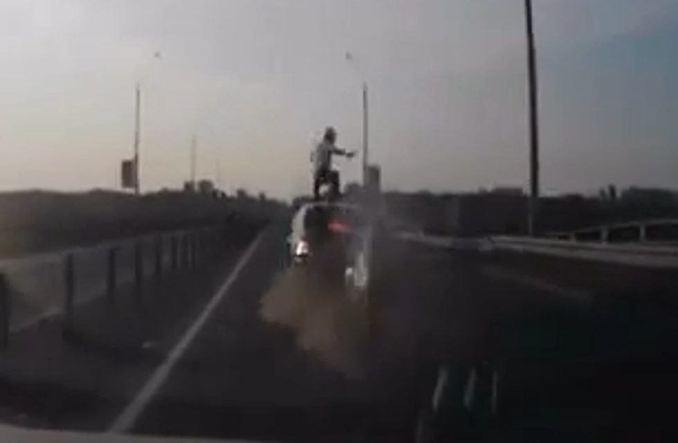 Motorcyclist Defies Death With Ninja Skills [VIDEO]