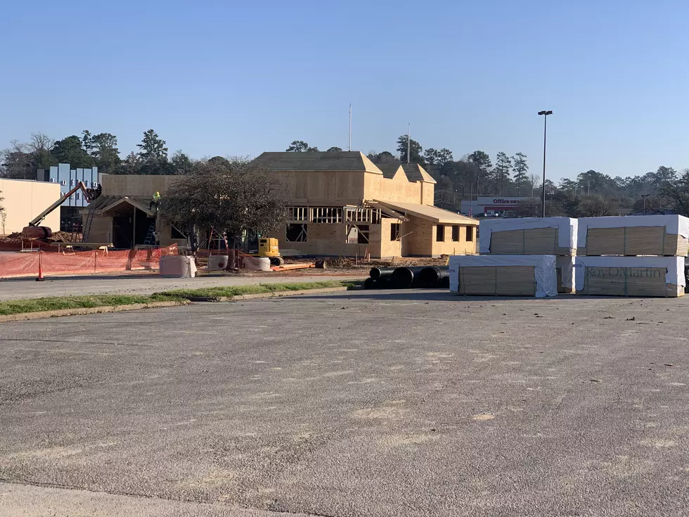 Roof Going Up On Texas Roadhouse &#8211; Now Hiring
