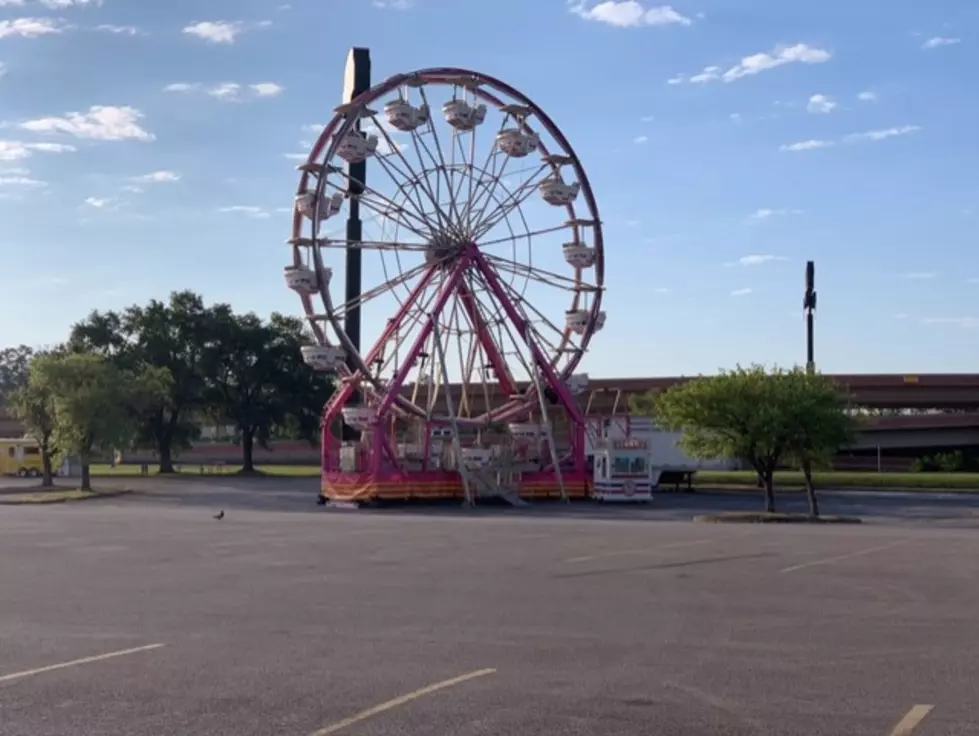 Big Ferris Wheel In Front Of Lufkin Mall