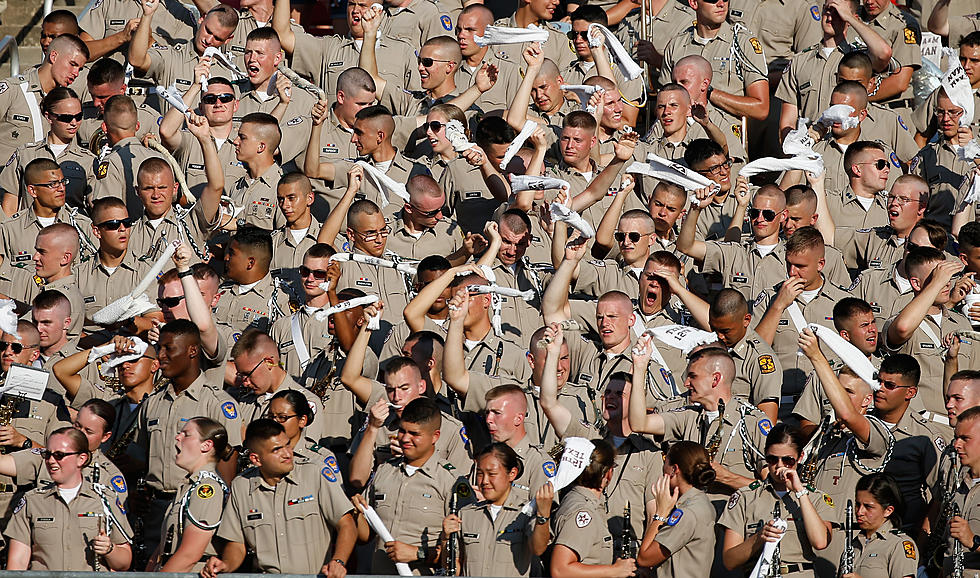 Some Aggies Are Outraged Over the “Hook em Horns” Sign at the Memorial