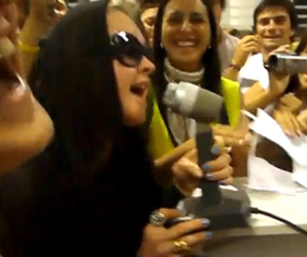 Cyndi Lauper Sings ‘Girls Just Want to Have Fun’ During Airport Delay [VIDEO]