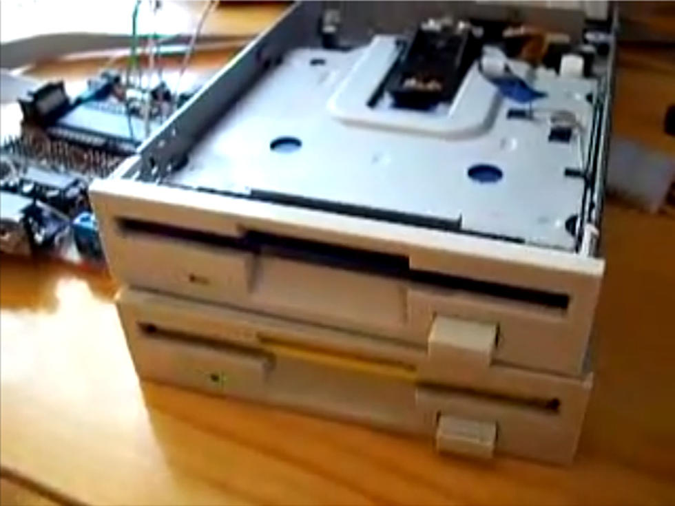 Floppy Disk Drives Perform Dramatic ‘Imperial March’ From ‘Star Wars’ [VIDEO]