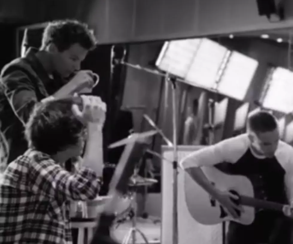 One Direction Premieres Black-and-White Video for &#8220;Little Things&#8221;[VIDEO]