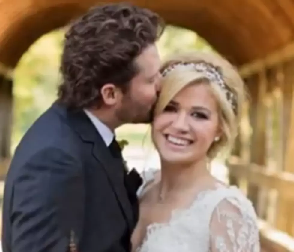 Kelly Clarkson’s Mom Was “Fine” Not Attending Her Daughter’s Wedding