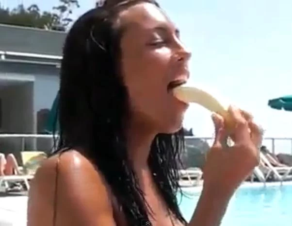 Hot girl deepthroats banana