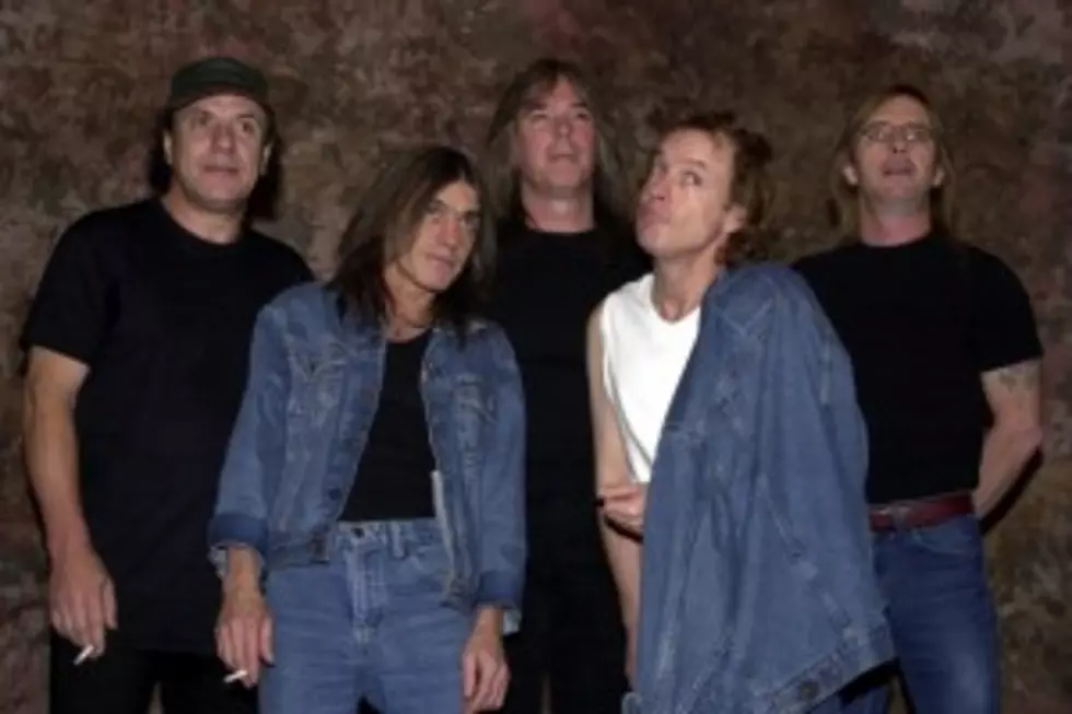 AC/DC&#8217;s &#8216;Back in Black&#8217; Guitar Riff on Walmart Commercials &#8211; Sell out or Not? [VIDEO]