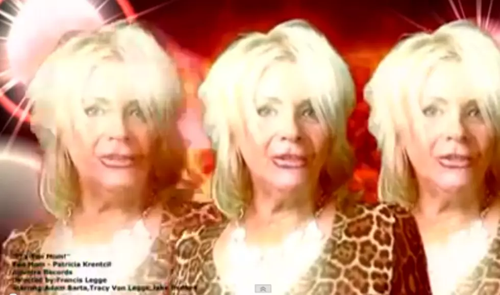 The Worst Music Video Ever Made – ‘Tan Mom’ [VIDEO]