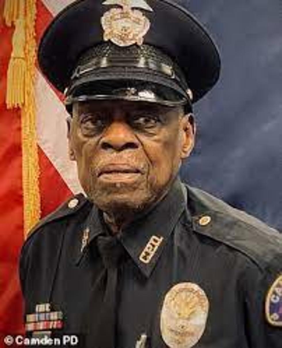 He’s Arkansas Oldest Police Officer at Age 91 & Has No Plans To Retire