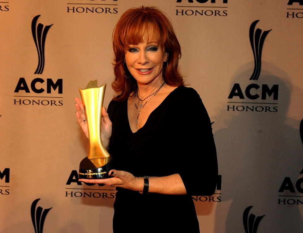 Reba McEntire Spreads Rumors, Willie Nelson Gets Elected – Today In Country Music History