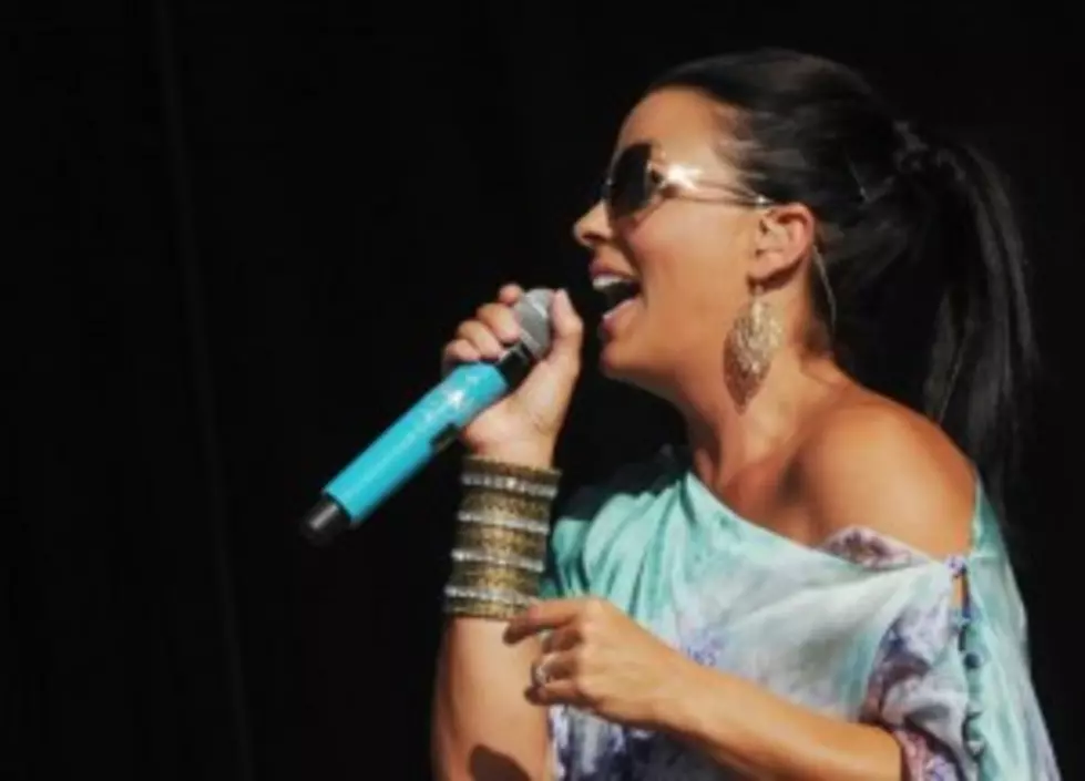 Lady A Sings National Anthem, Sara Evans Flies &#8211; Today In Country Music History [VIDEO]