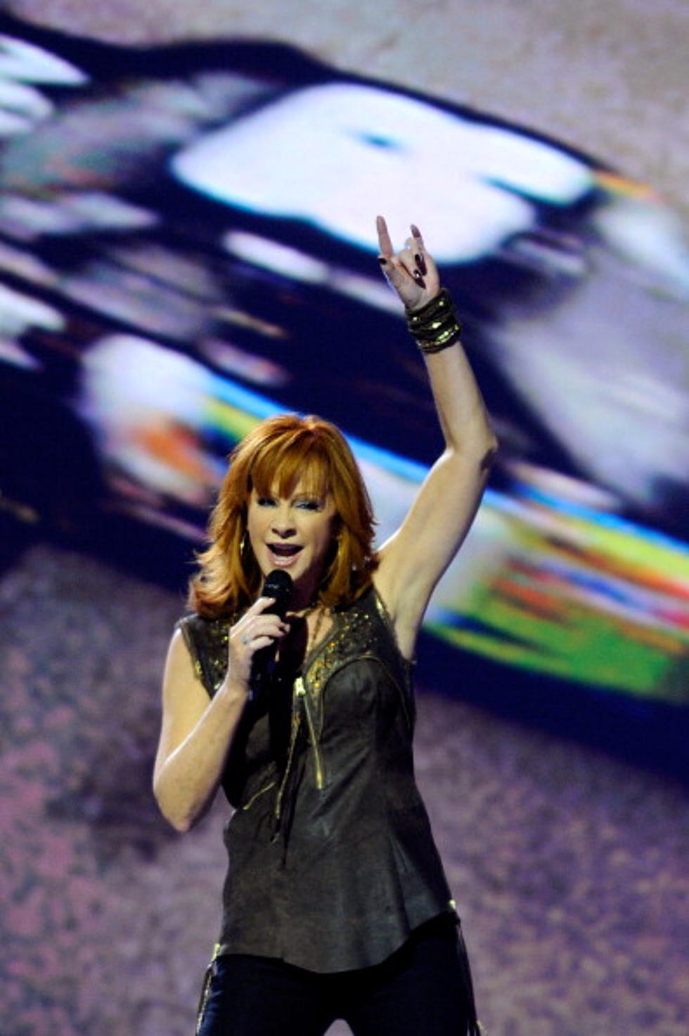Reba Has A Broken Heart, Shania Is Up! – Today In Country Music History [VIDEO]