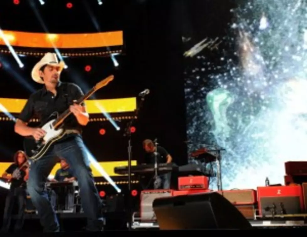 Alabama Makes Surprise Appearance, Brad Paisley Waits &#8211; Today In Country Music History