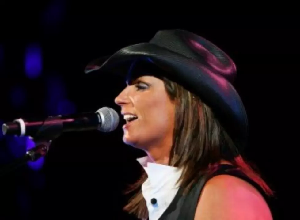 Terri Clark Joins The Opry, Crystal Gayle Gets Over It &#8211; Today In Country Music History