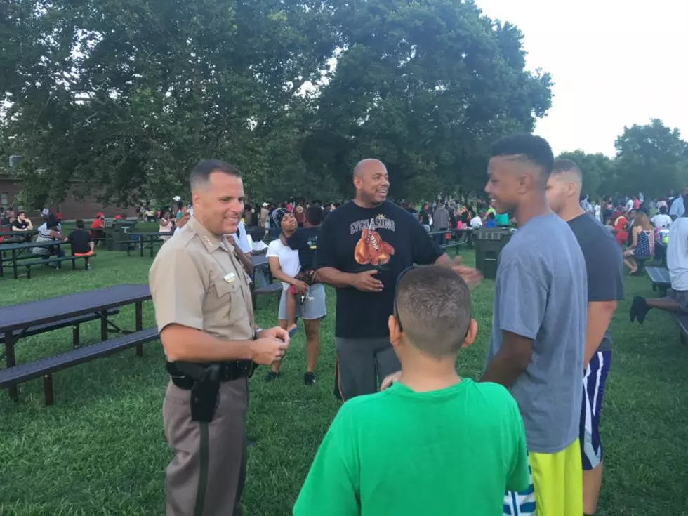 Police and #BlackLivesMatter Group Cancel Protest and Instead Hold a Community Cookout [VIDEO]