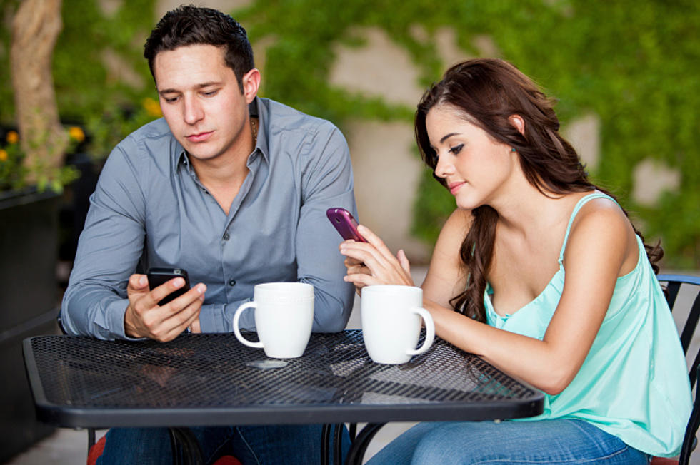 Dating App Will Pay You $100 to Not Use Your Phone on a Date