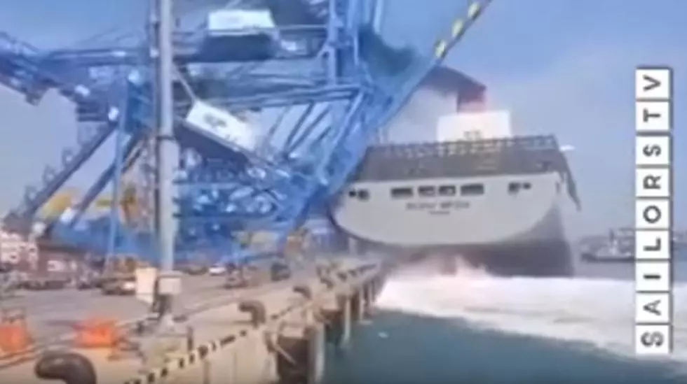 Container Ship Collides With Dock in South Korea [VIDEO]