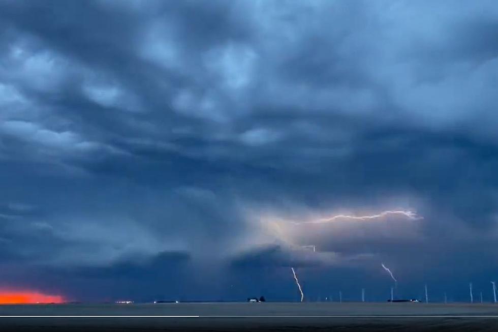Video: Stunning Lightning Strikes Paint the West Texas Sky