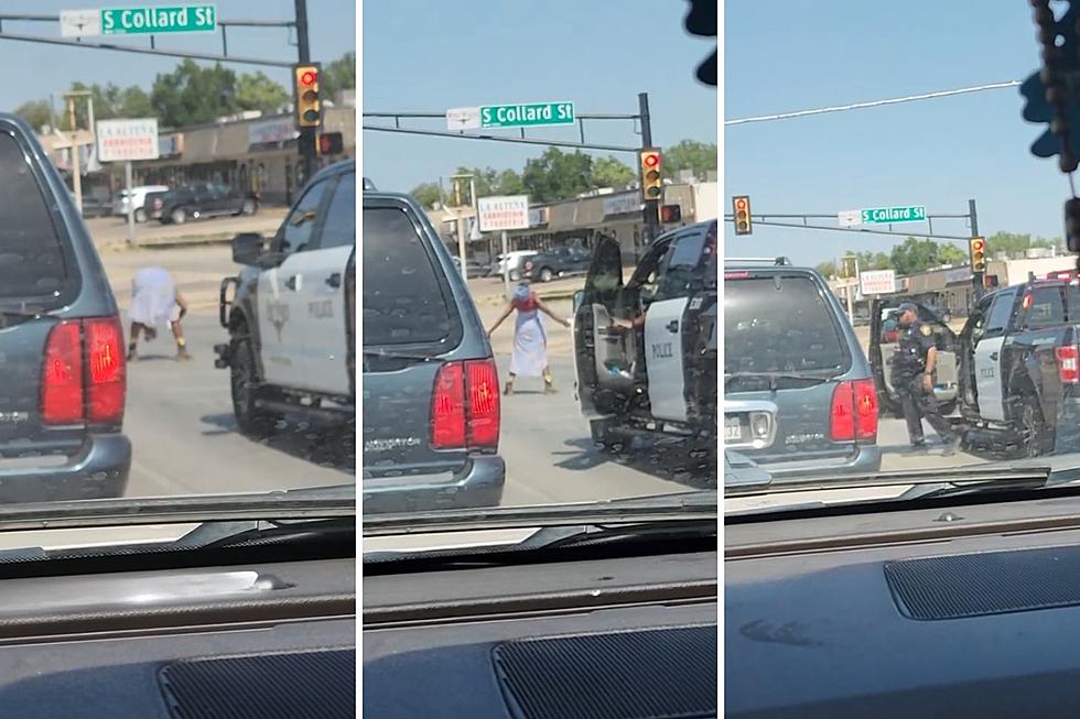 Twerking Woman in Shower Cap Annoys Cop at Texas Intersection