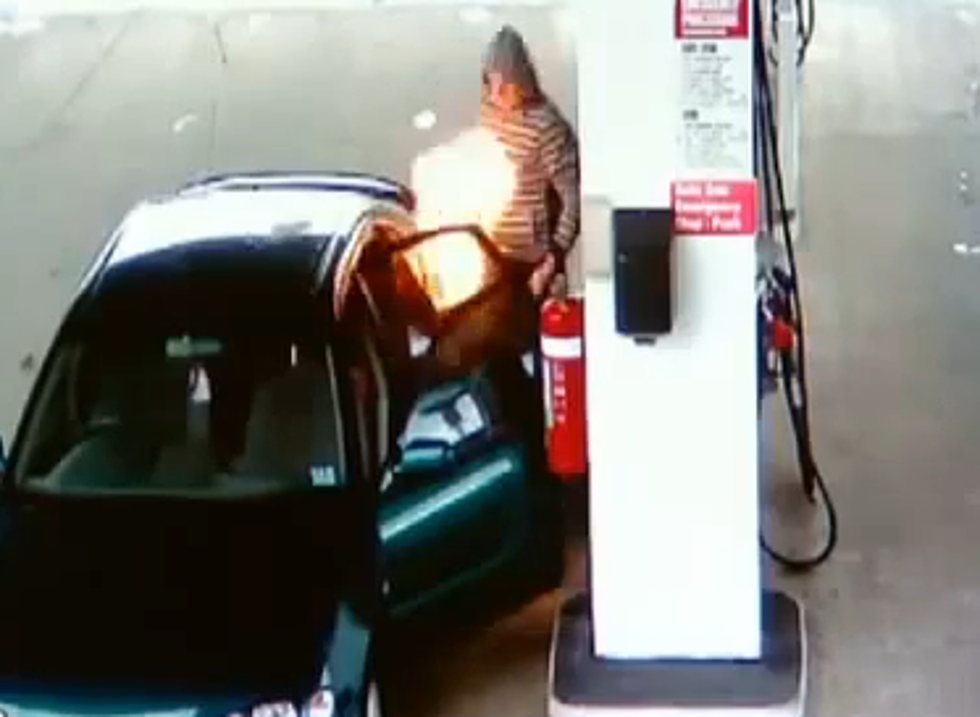 Why You Shouldn’t Strike a Lighter While Filling Your Gas Tank [VIDEO]