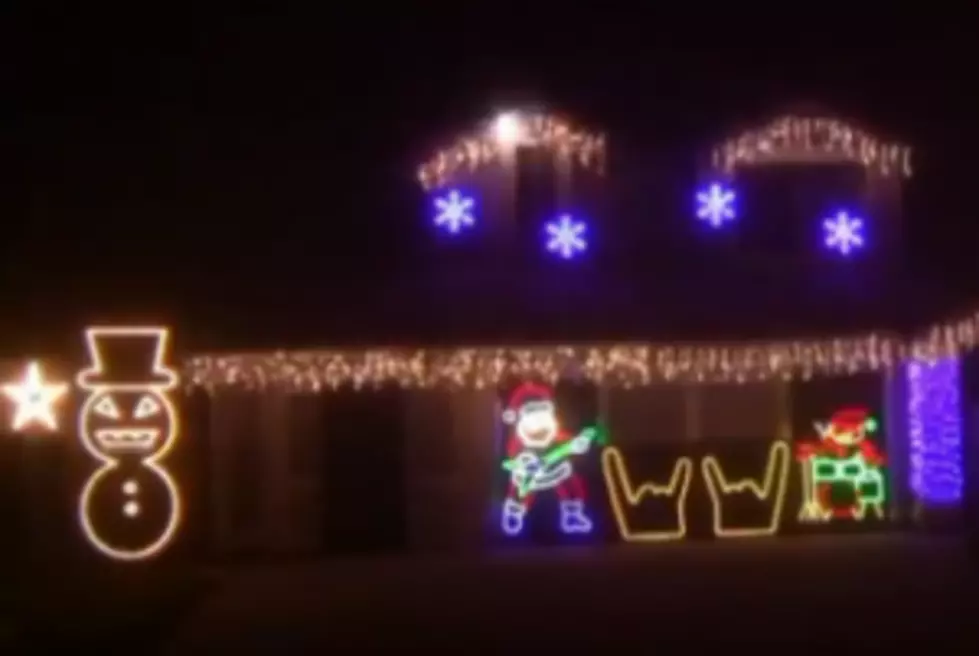 Check Out This Metallica Light Display &#8211; Complete With Snowman James Hetfield! [VIDEO]