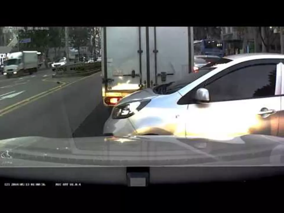 Worst Driver Ever Makes Atrocious Lane Change [VIDEO]