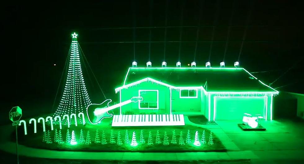 Star Wars Holiday Light Display is How You Show Your Holiday Spirit and Your Nerdiness [VIDEO]