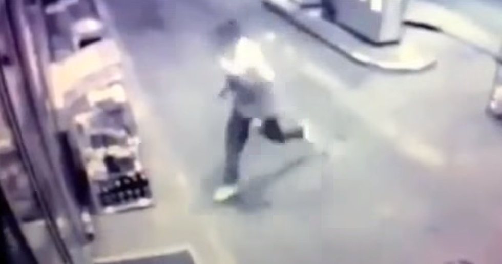 Drunk Dude Faked Out by Glass Door [VIDEO]