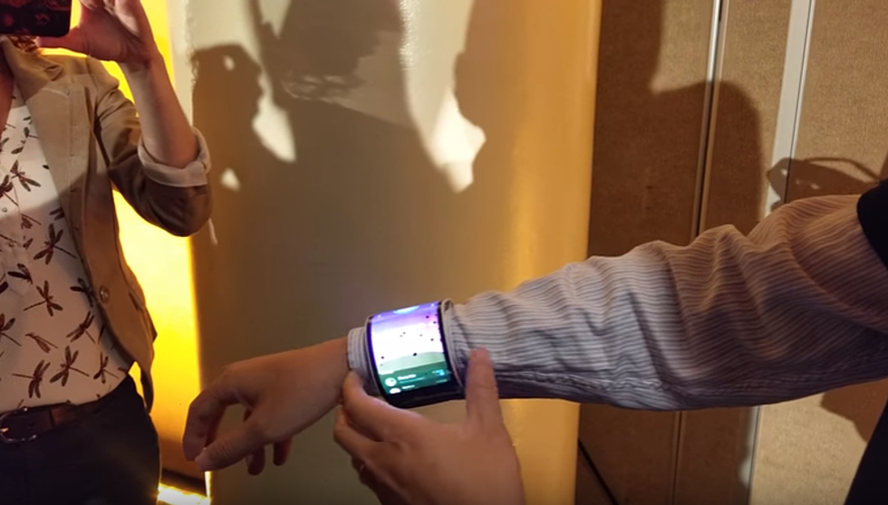Just When I Thought I’d Seen It All, Along Comes the Bendable Smart Phone [VIDEO]