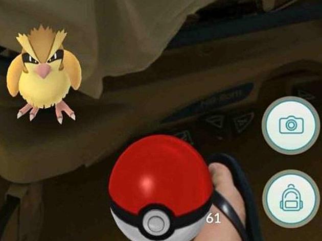 Man Plays &#8216;Pokemon Go&#8217; While Wife is in Labor [PHOTO]
