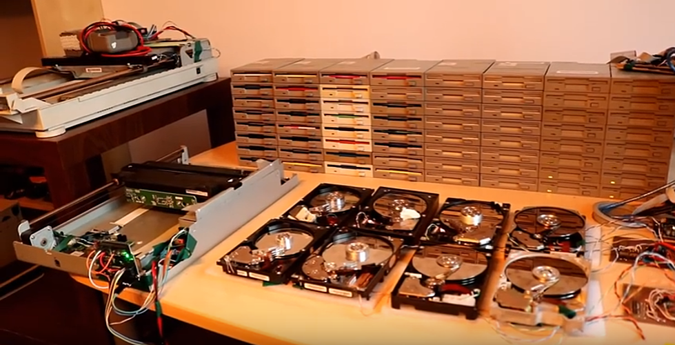 Old School Floppy Drives Jam Out to Nirvana’s ‘Smells Like Teen Spirit’ [VIDEO]