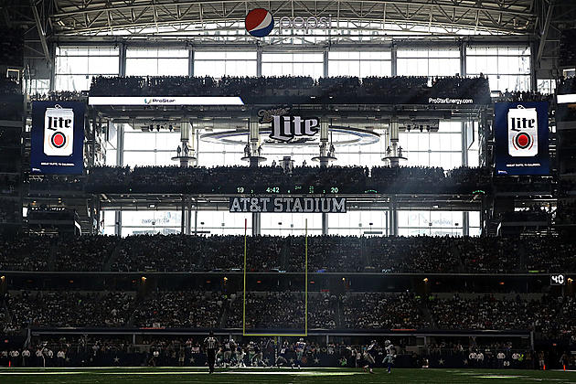 Why Was AT&#038;T Stadium Designed with the Sun Shining Through the Windows?