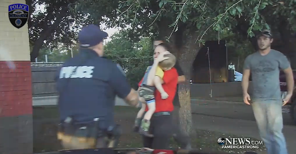 Texas Police Officer Uses CPR to Save Boy’s Life During a Seizure [VIDEO]