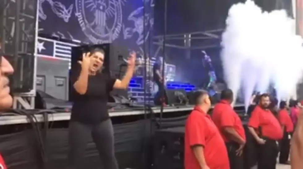 Texas Teacher Absolutely Nails it With Sign Language at Lamb of God Show