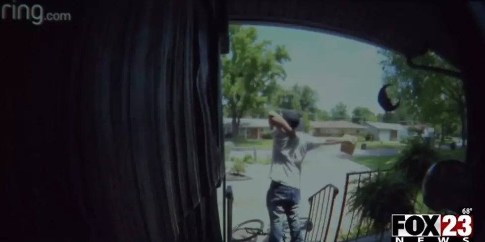 Oklahoma Mail Carrier Stops Porch Pirate, Caught on Camera