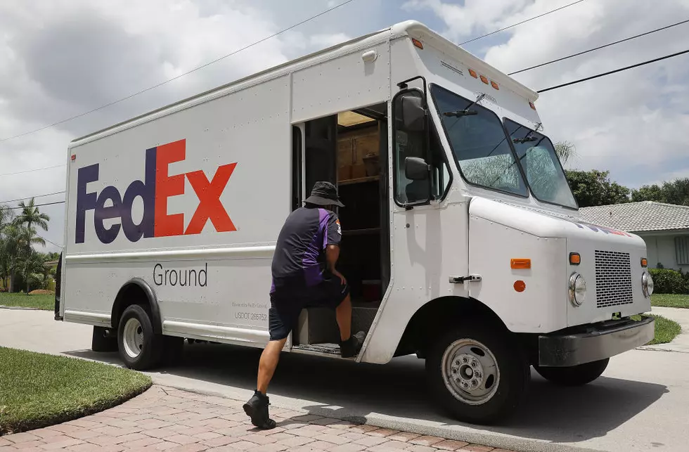 Texas FedEx Driver Refuses To Help Old Man That Slipped and Fell